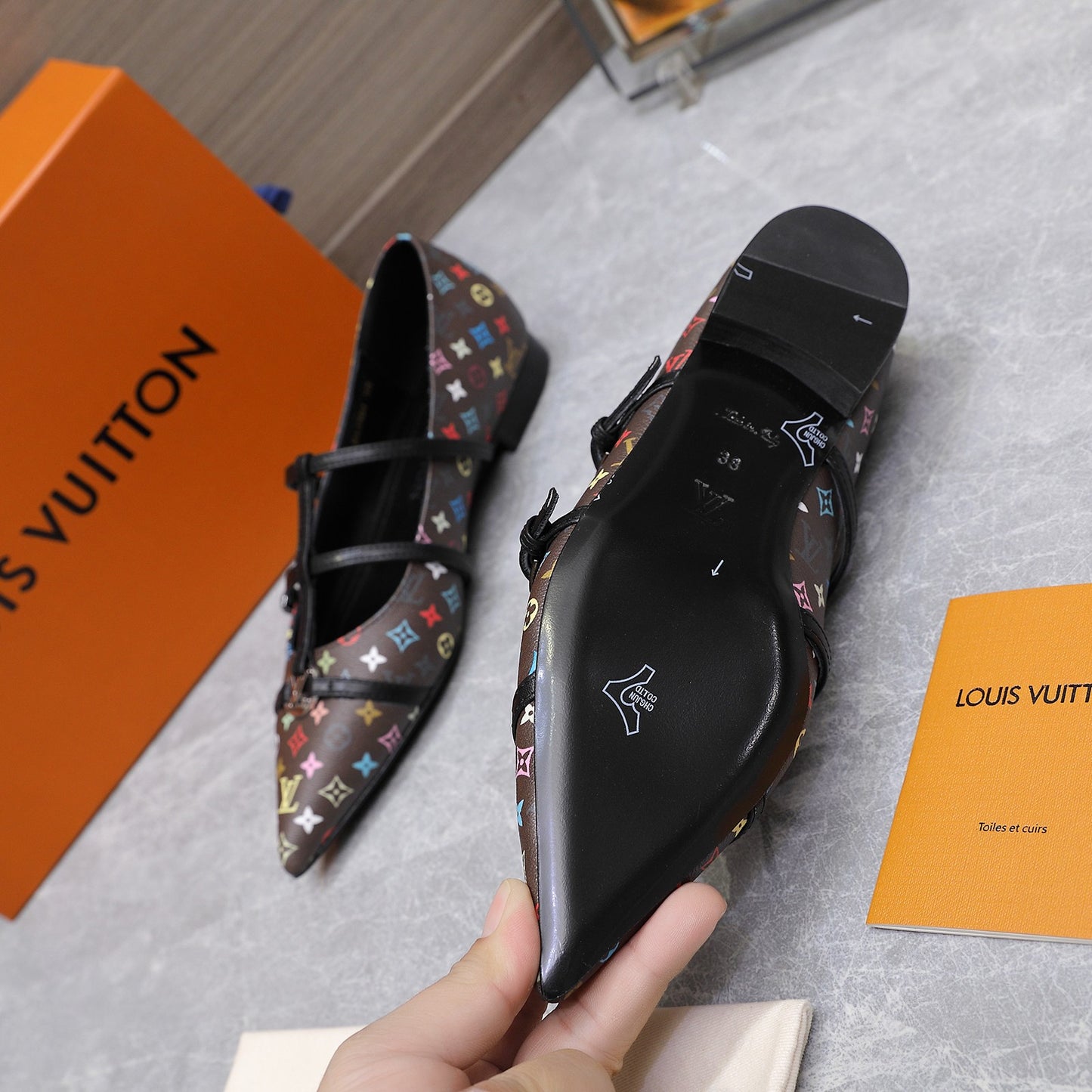 Lvv25ss new pointed-toe flat sandals 0725102306