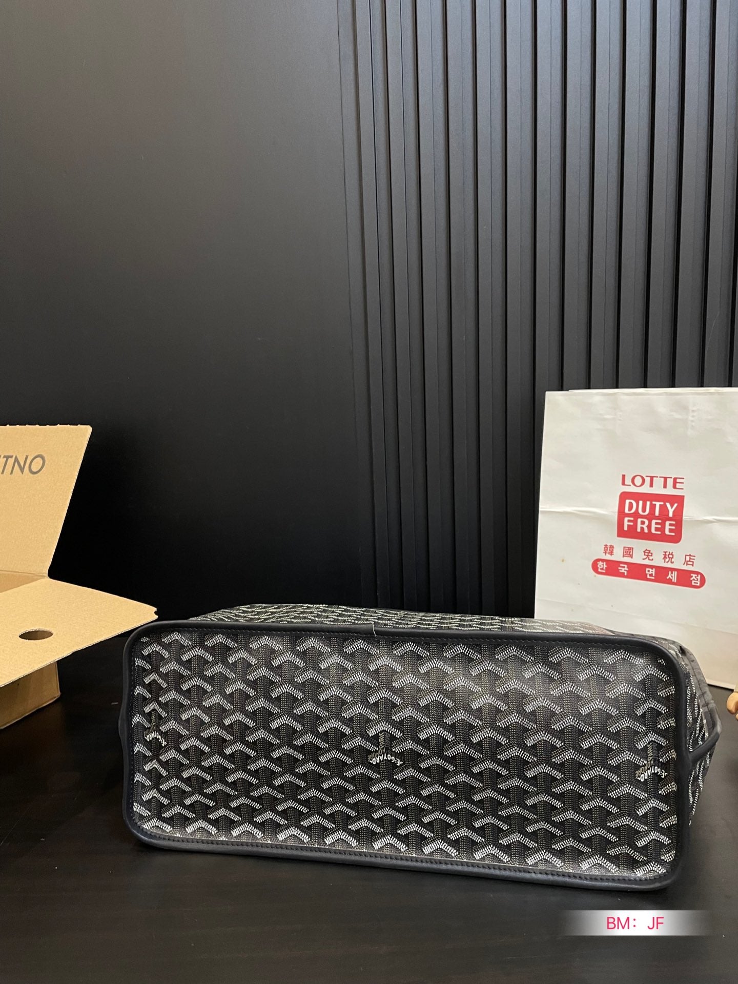 GY Classic Print Shopping Tote 1024052902