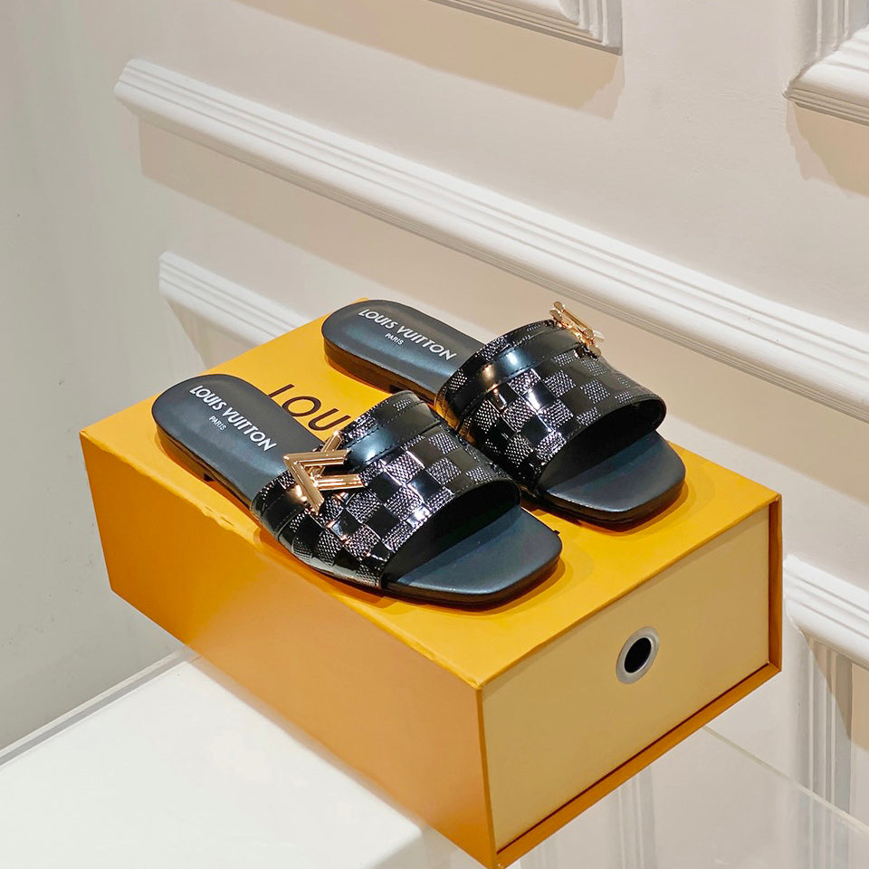 Stylish patent leather flat slippers 1824041113