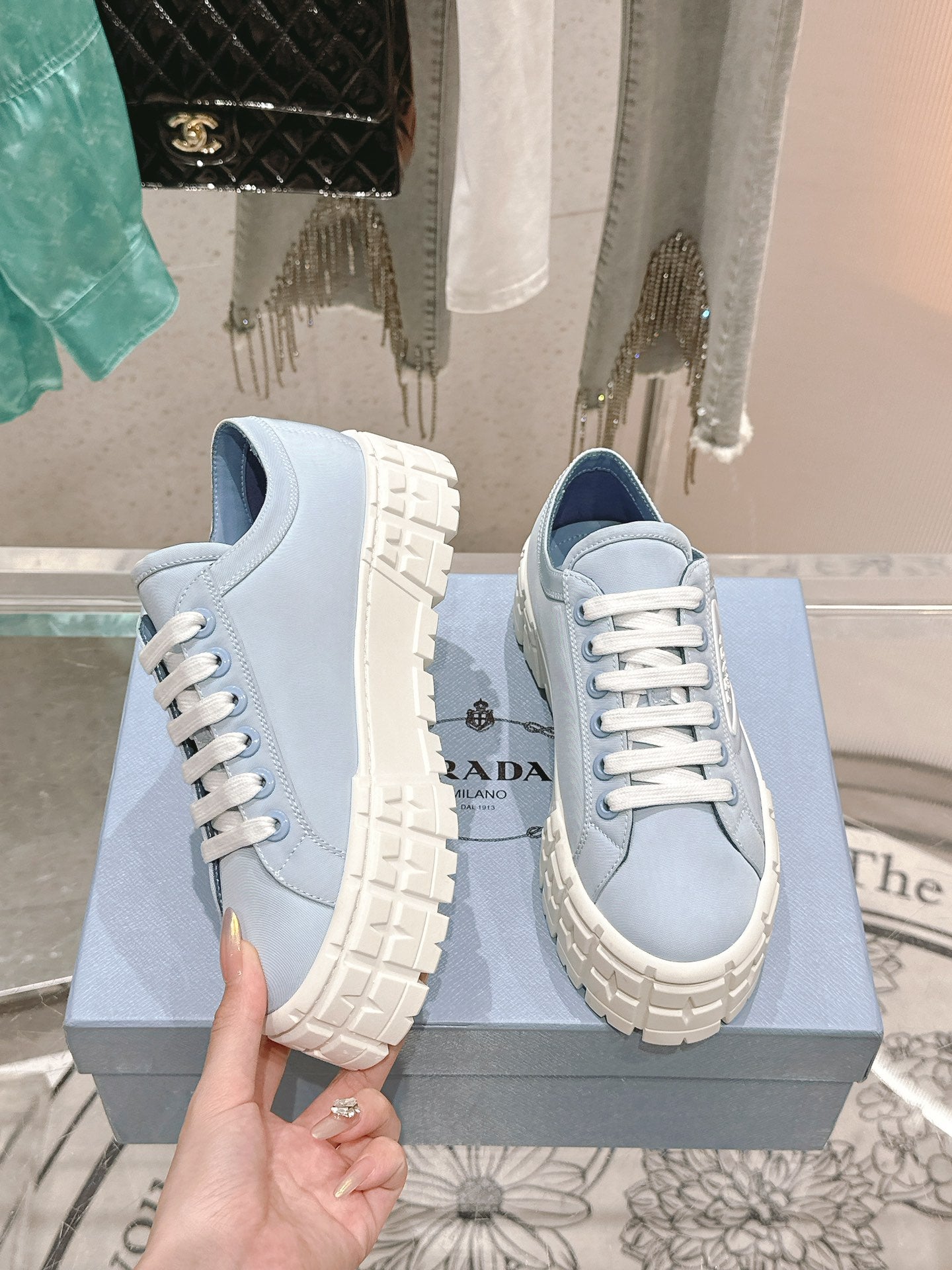 New fashionable and versatile thick-soled sneakers 1024013001