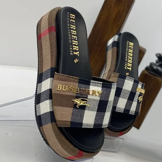 New fashion and versatile women's sandals and slippers 0424042501