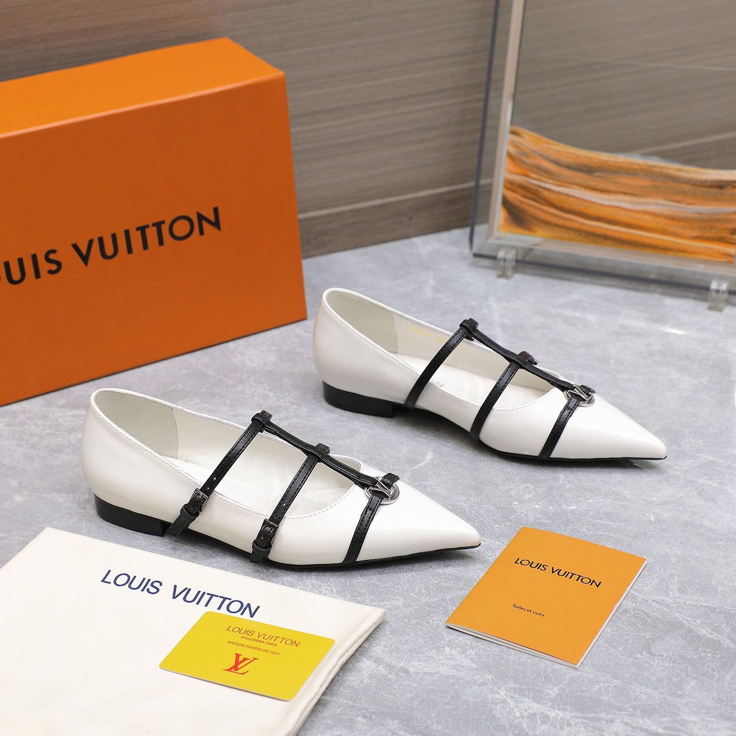 Lvv25ss new pointed-toe flat sandals 0725102306