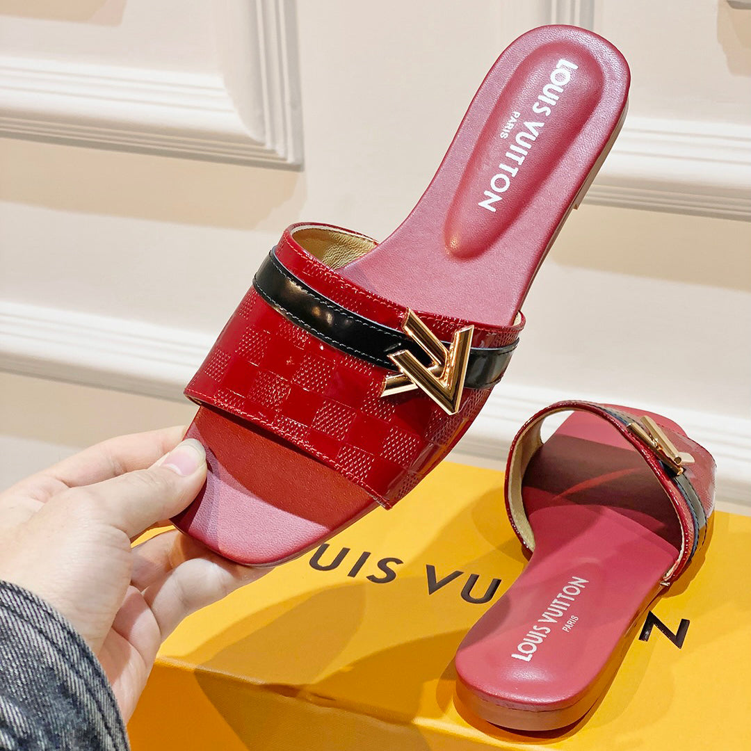 Stylish patent leather flat slippers 1824041113