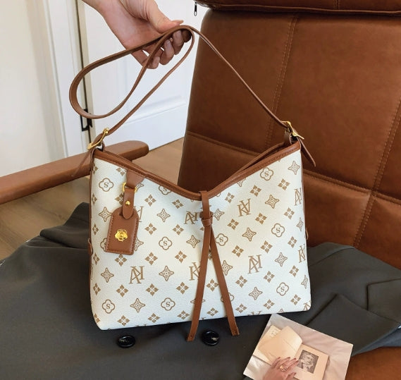 Large-capacity leather women's handbag 2025073115