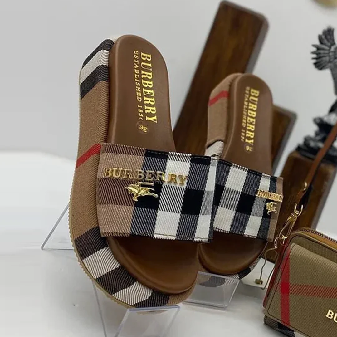 New fashion and versatile women's sandals and slippers 0424042501