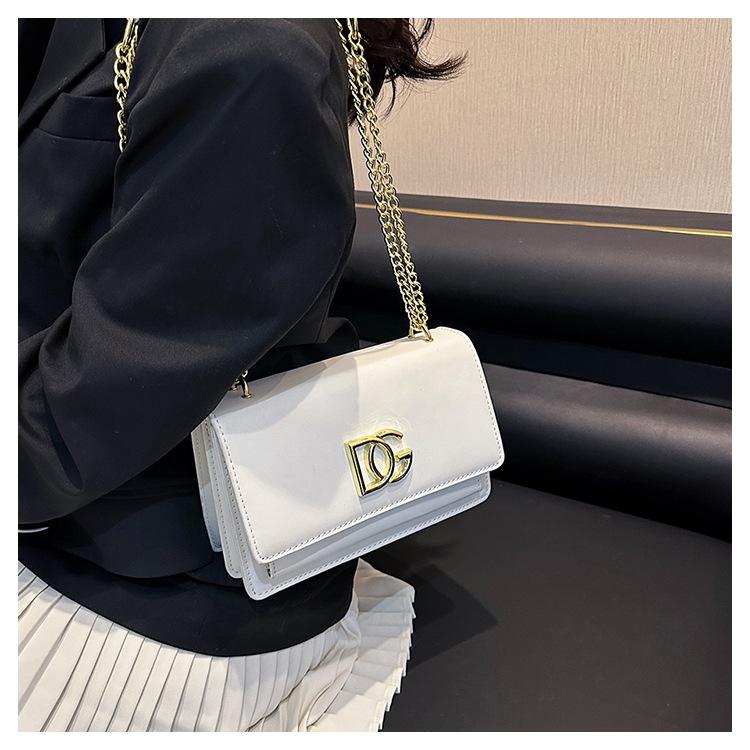 New Fashion Trend Shoulder Messenger Bag All-match Tofu Bag 1024041614