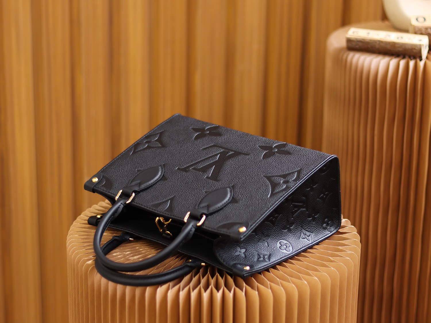 Lvv Reverse Monogram Giant Onthego Voyage 0725101103