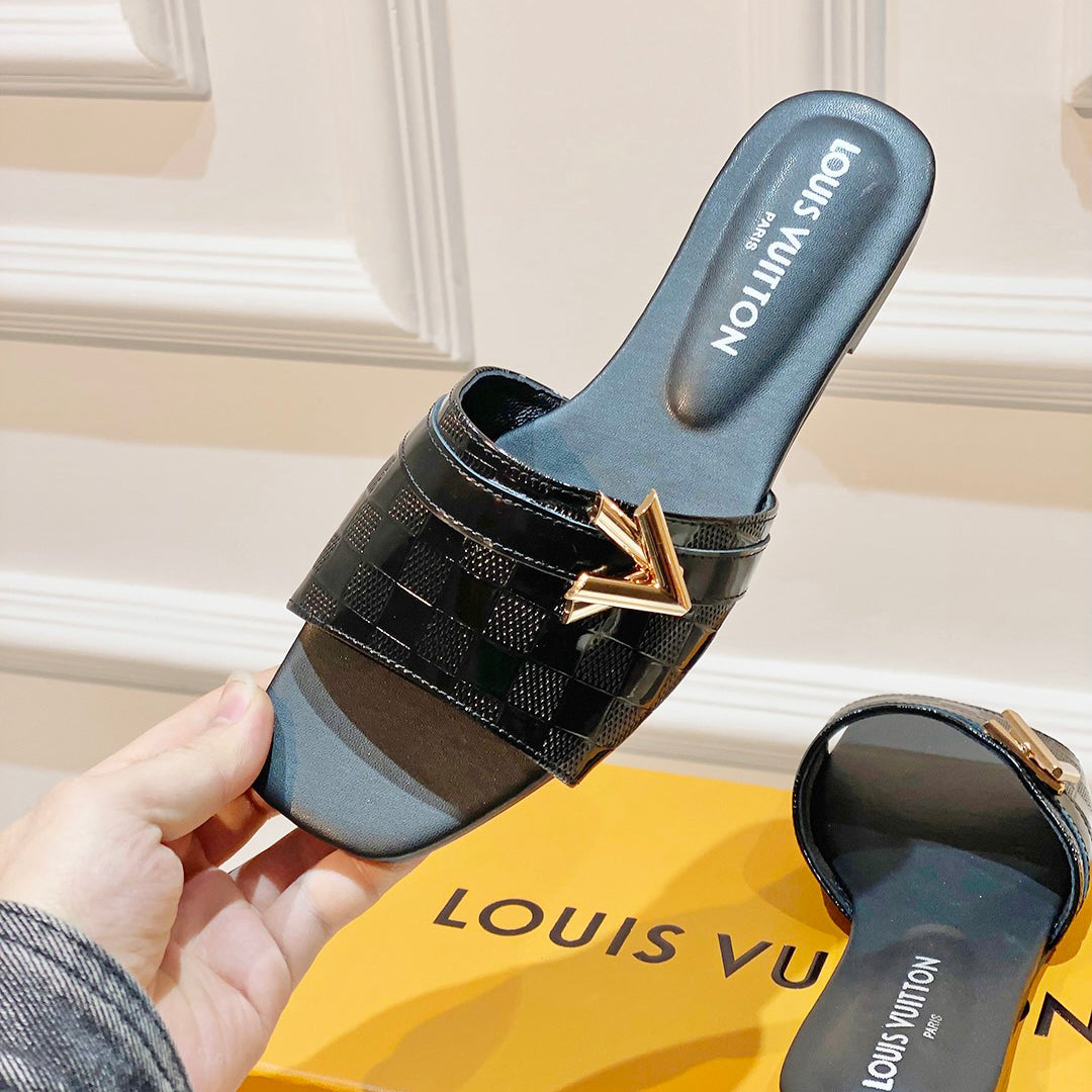 Stylish patent leather flat slippers 1824041113