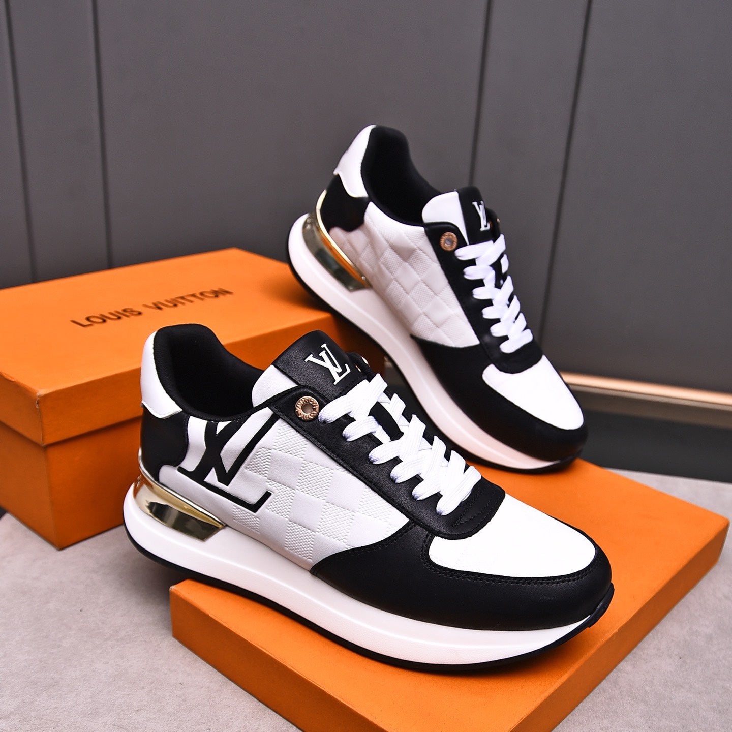 V latest luxury new rubber-soled sneakers 0724042401