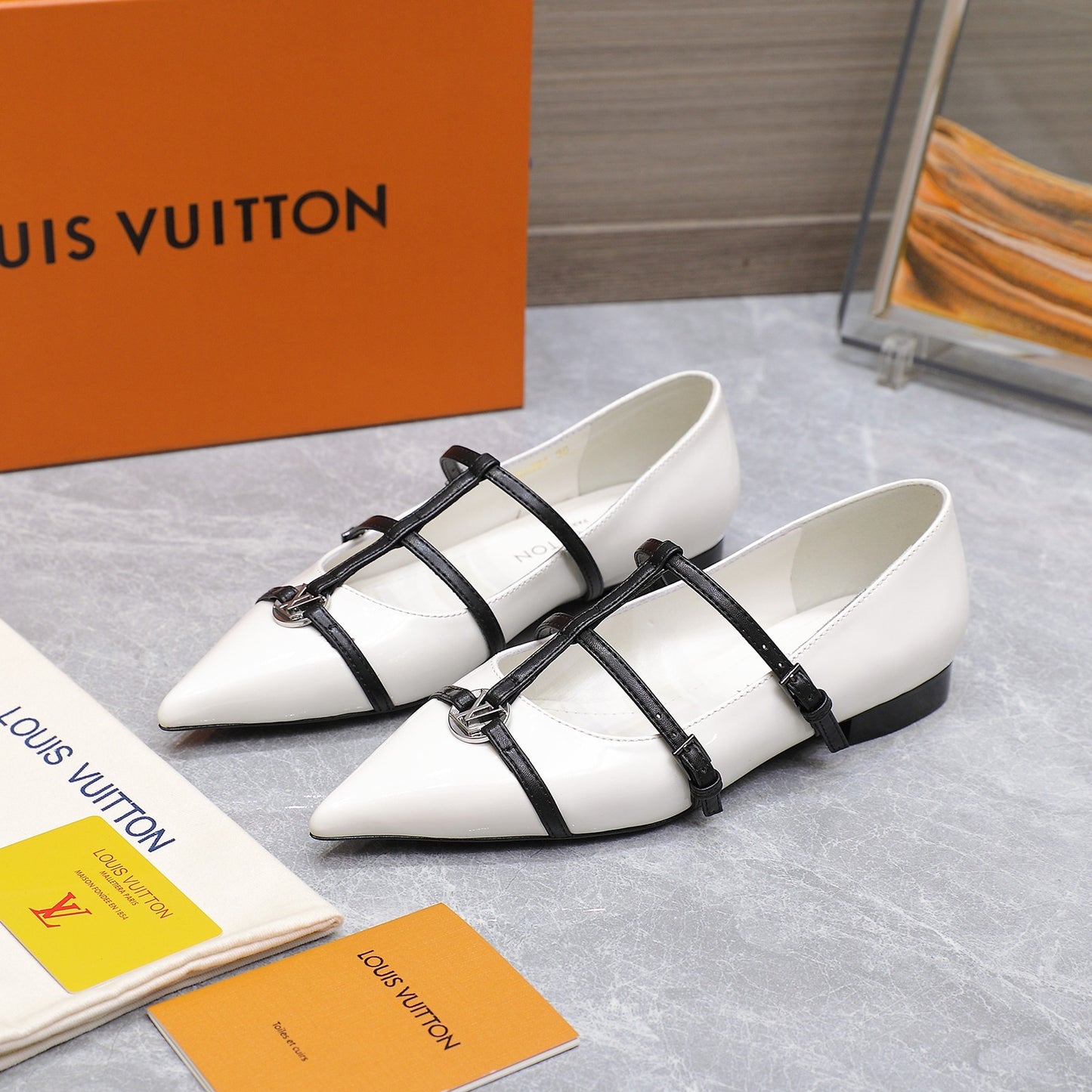 Lvv25ss new pointed-toe flat sandals 0725102306