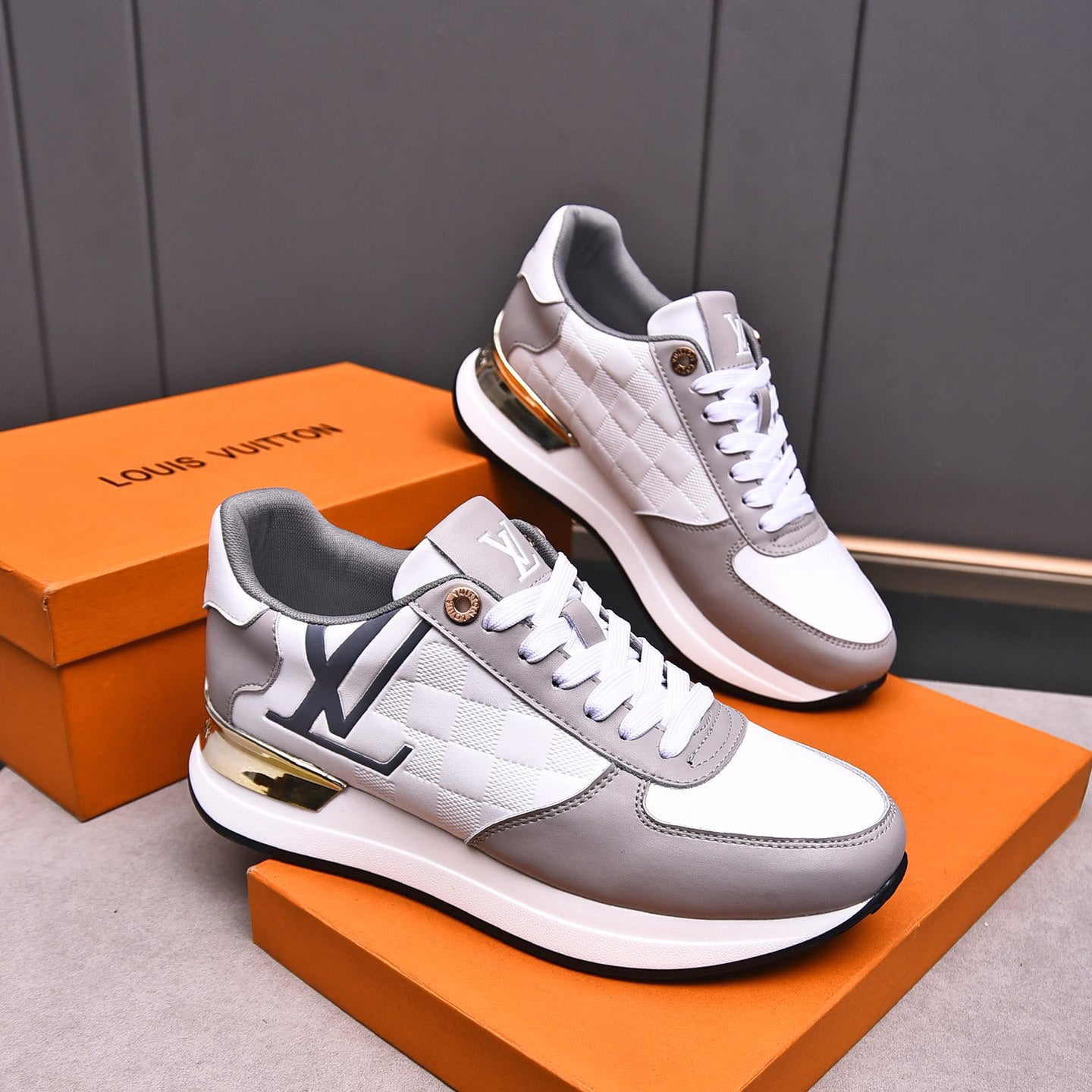 V latest luxury new rubber-soled sneakers 0724042401