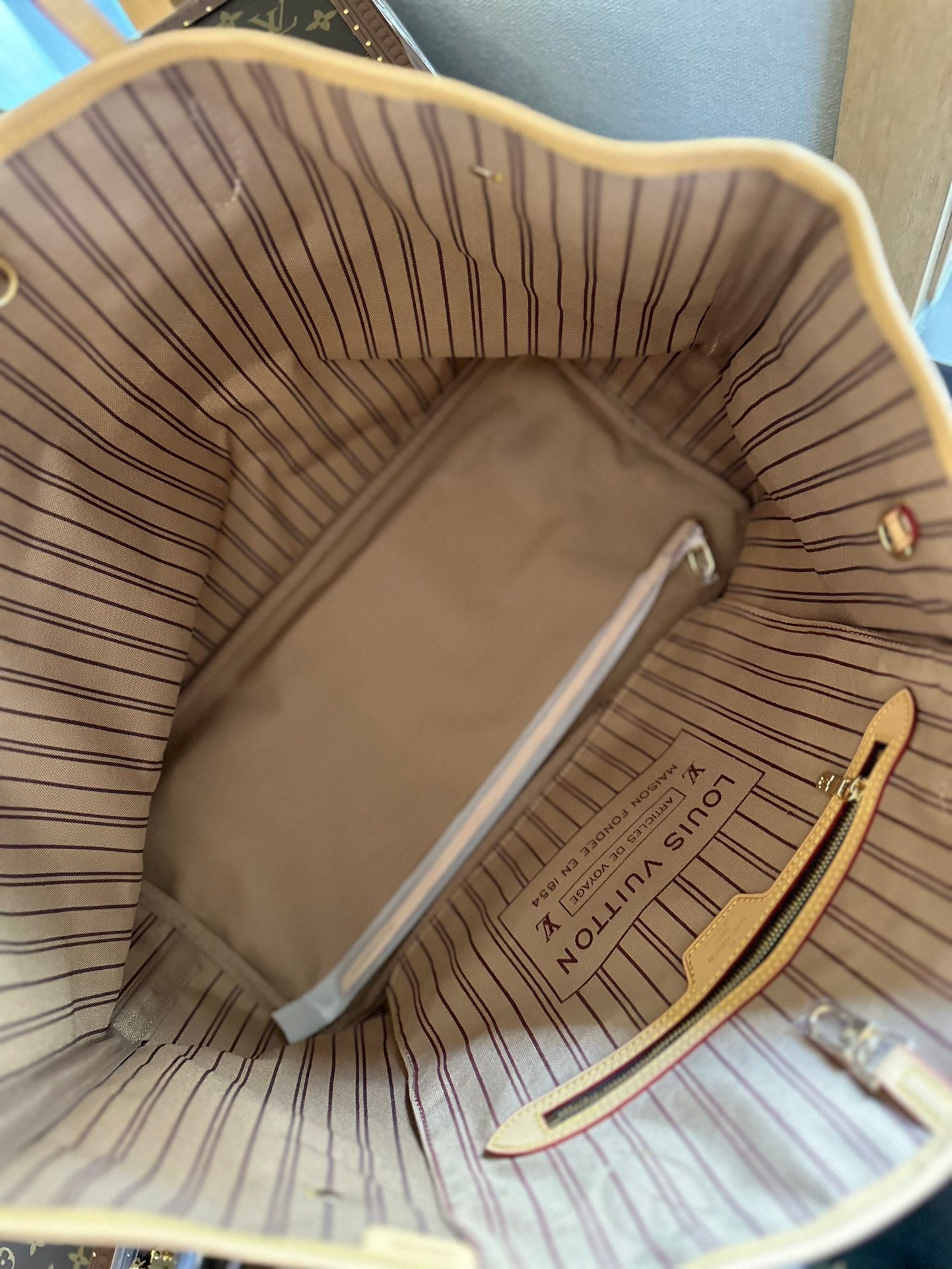 Ladies Fashion Luxury V Logo Classic Color The Neverfull Bag KL0224061804