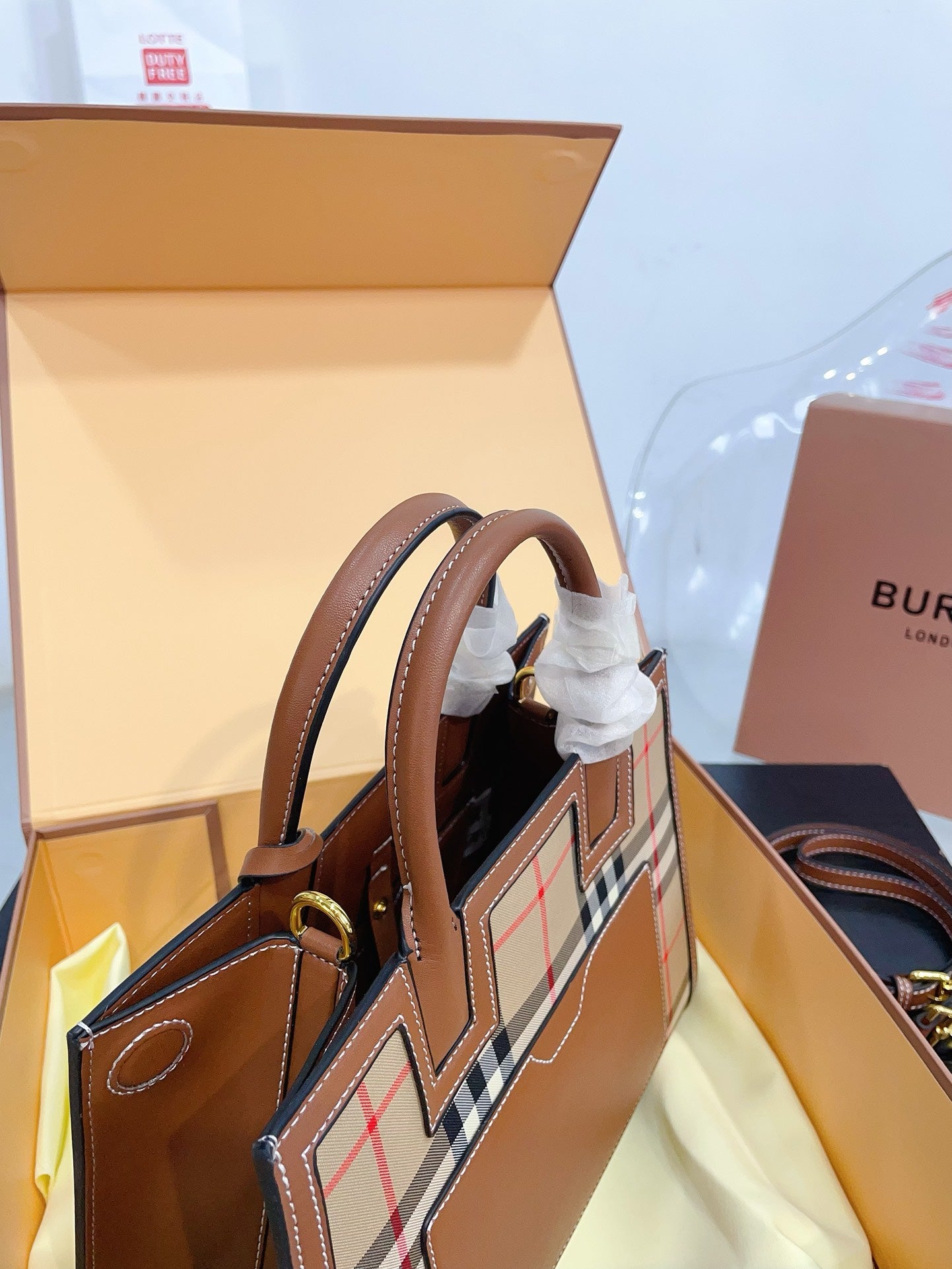 BBR feminine and elegant handbag 0724061203