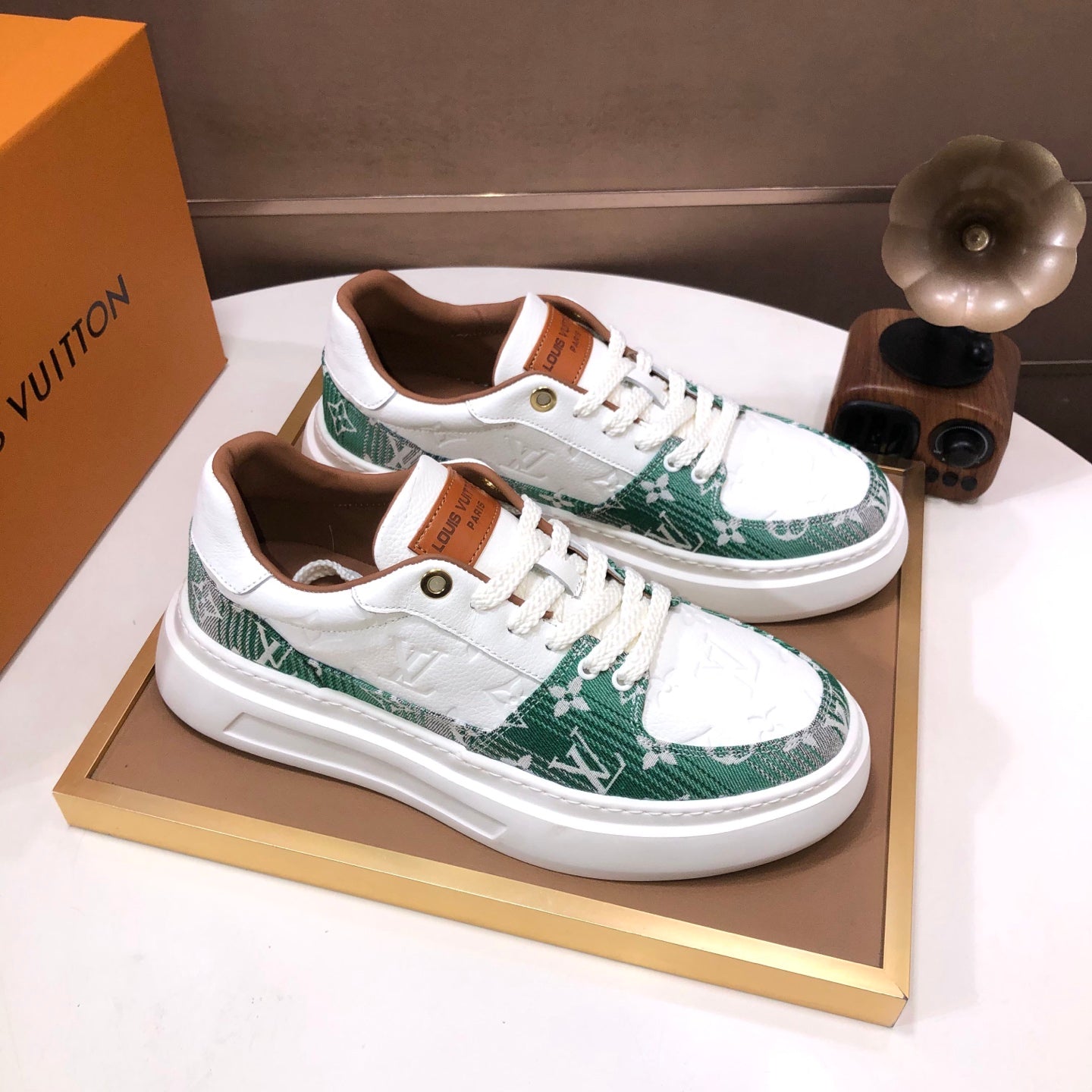 Lvv classic and fashionable sports shoes 0725090904