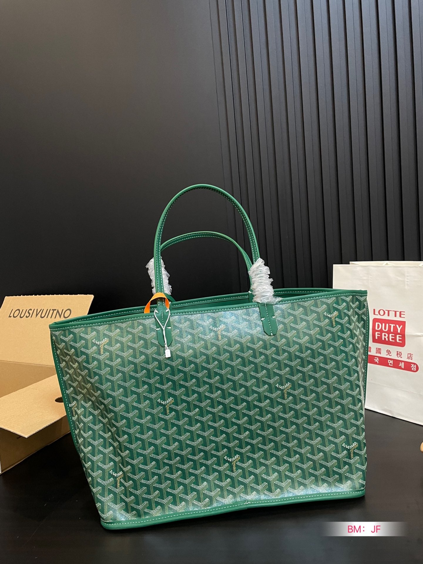 GY Classic Print Shopping Tote 1024052902