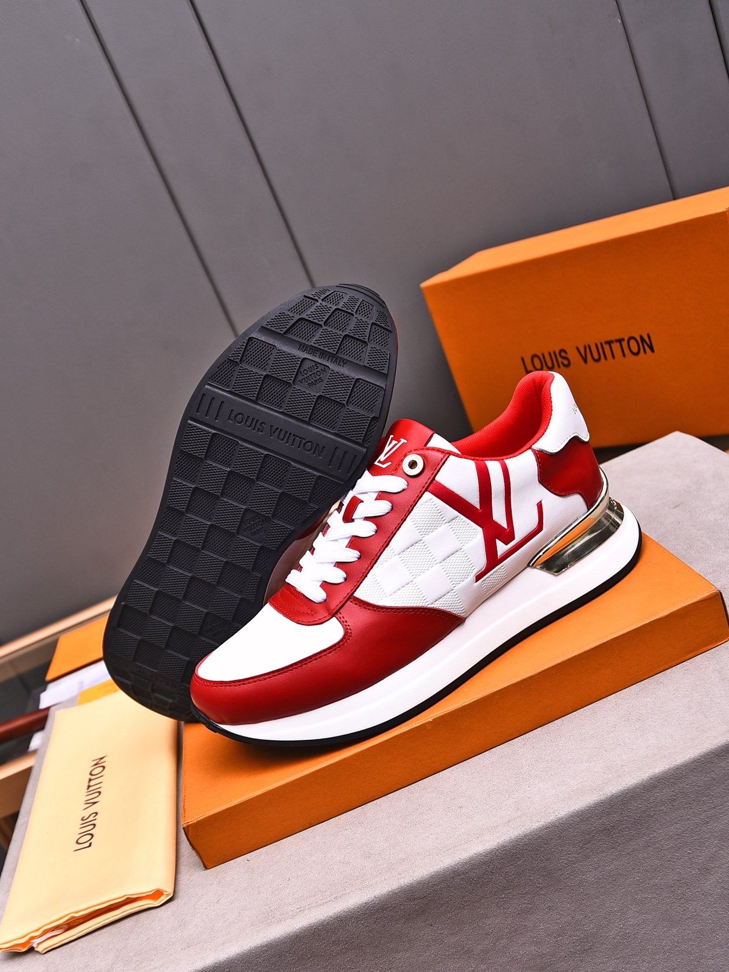 V latest luxury new rubber-soled sneakers 0724042401