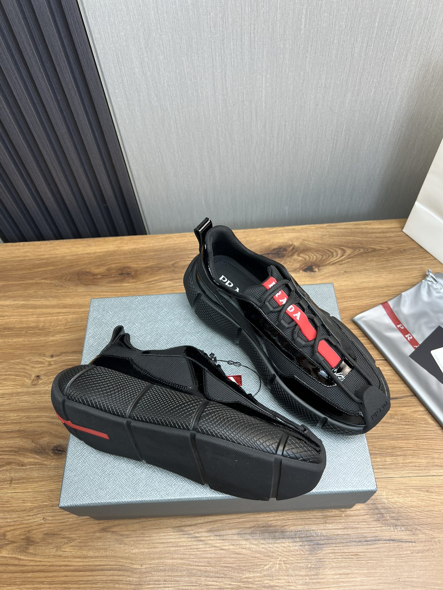 PR patent leather and mesh lace-up sneakers 0724111901