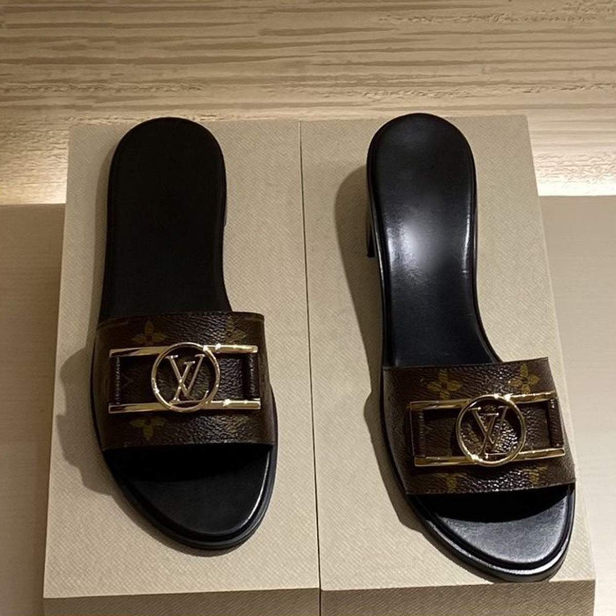 Women's classic versatile one-button slippers XJ10032211