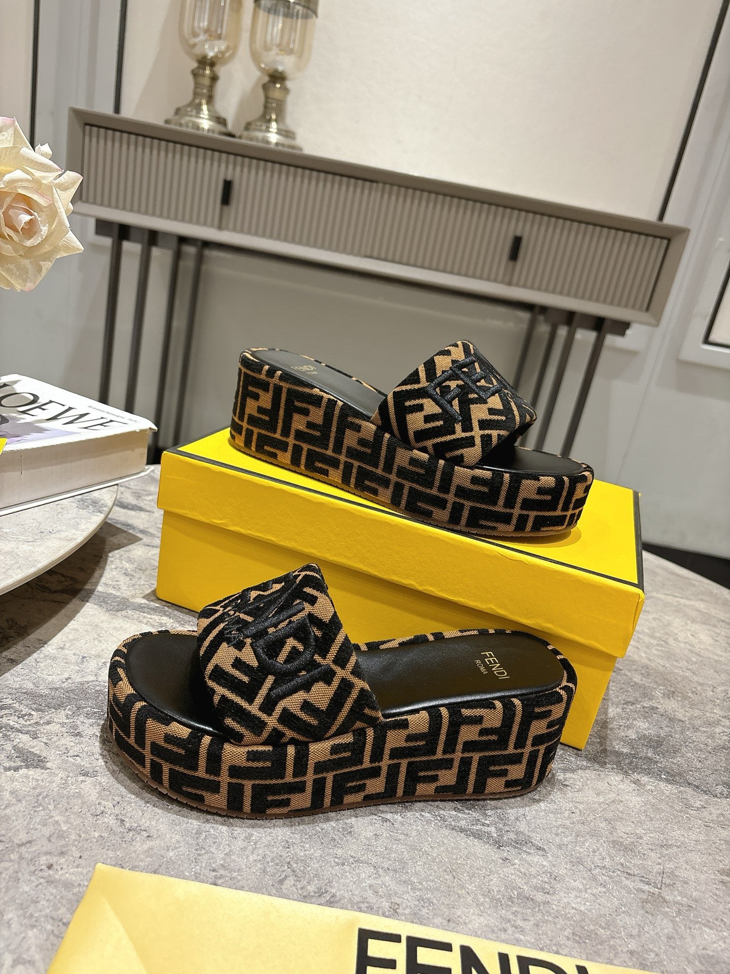 FD Fashion Thick-soled Slippers 0725030503