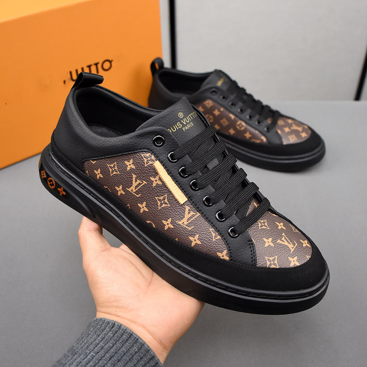 New V Logo Handmade men's sneakersXC052024031401