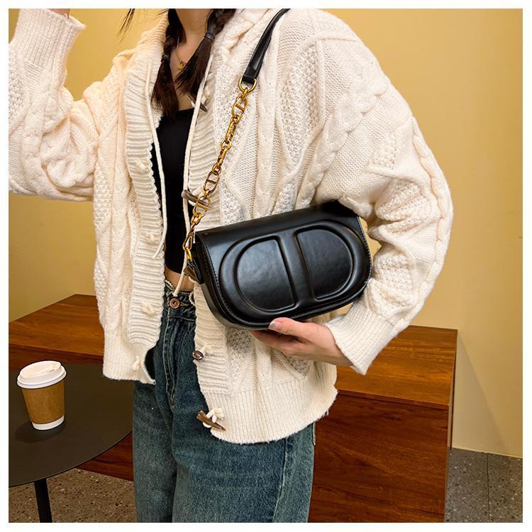 New Fashion Shoulder Crossbody Saddle Bag 1024070320