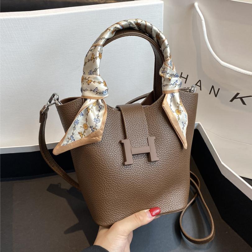 All-match Fashion Portable Messenger Bag 1024041612