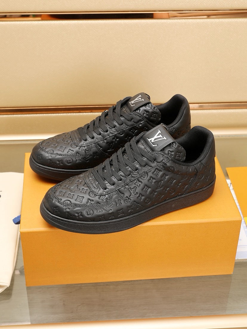 24 New Luxury V Sneakers 0424083005