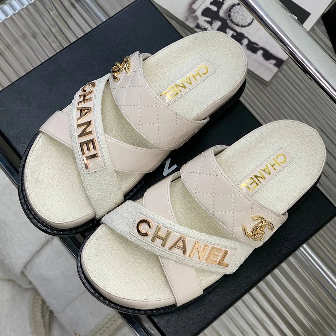 New fashionable and versatile sandals and slippers 1024070126