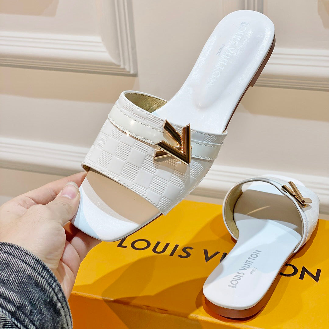 Stylish patent leather flat slippers 1824041113