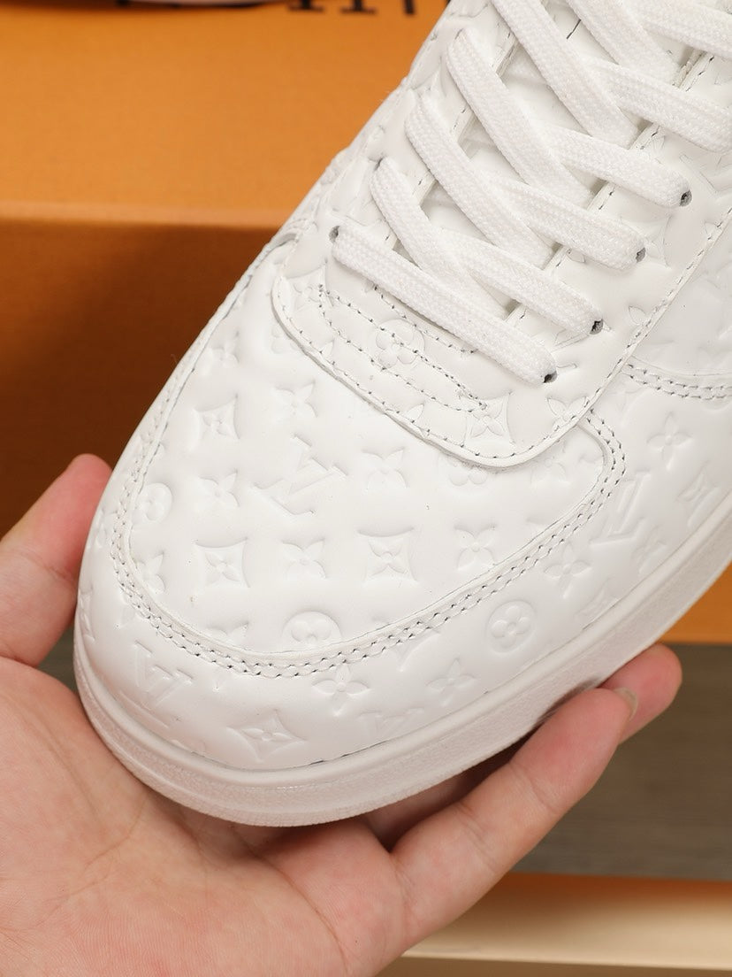 24 New Luxury V Sneakers 0424083005