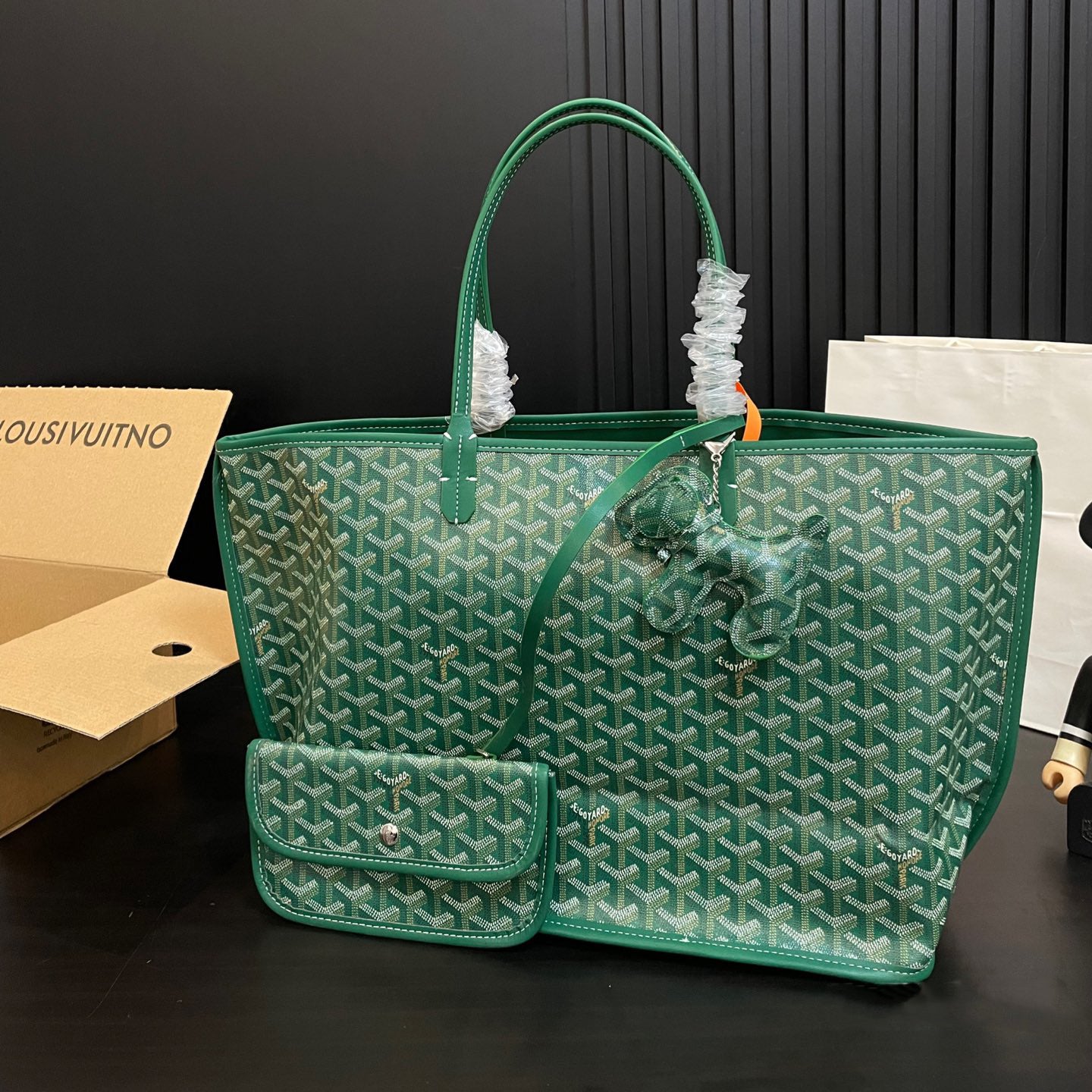 GY Classic Print Shopping Tote 1024052902