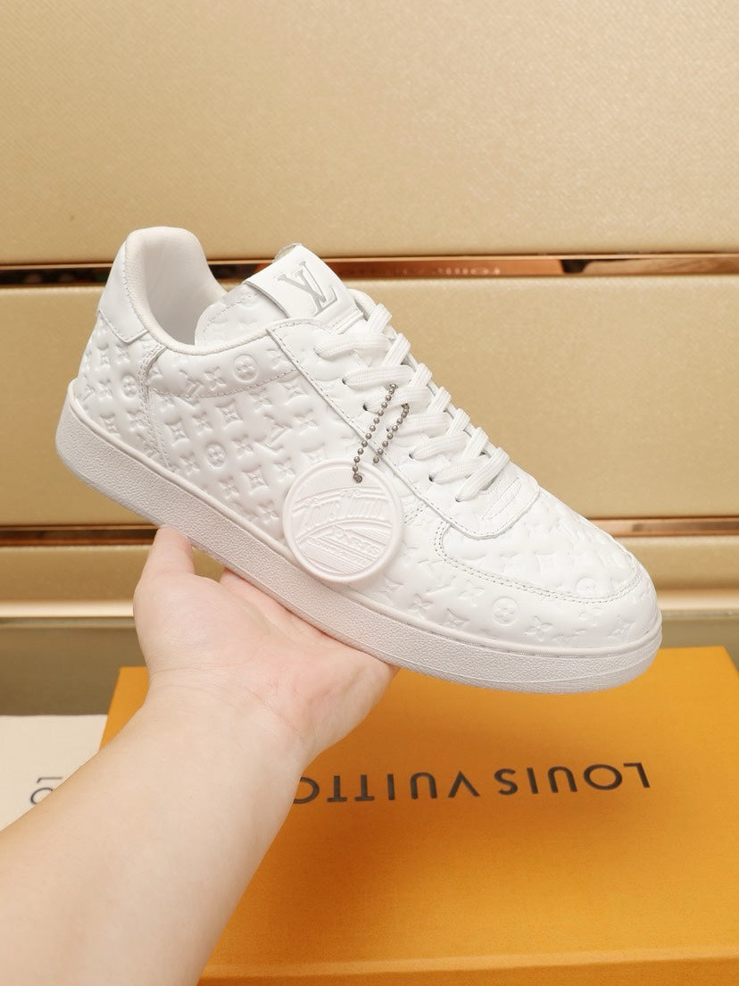 24 New Luxury V Sneakers 0424083005