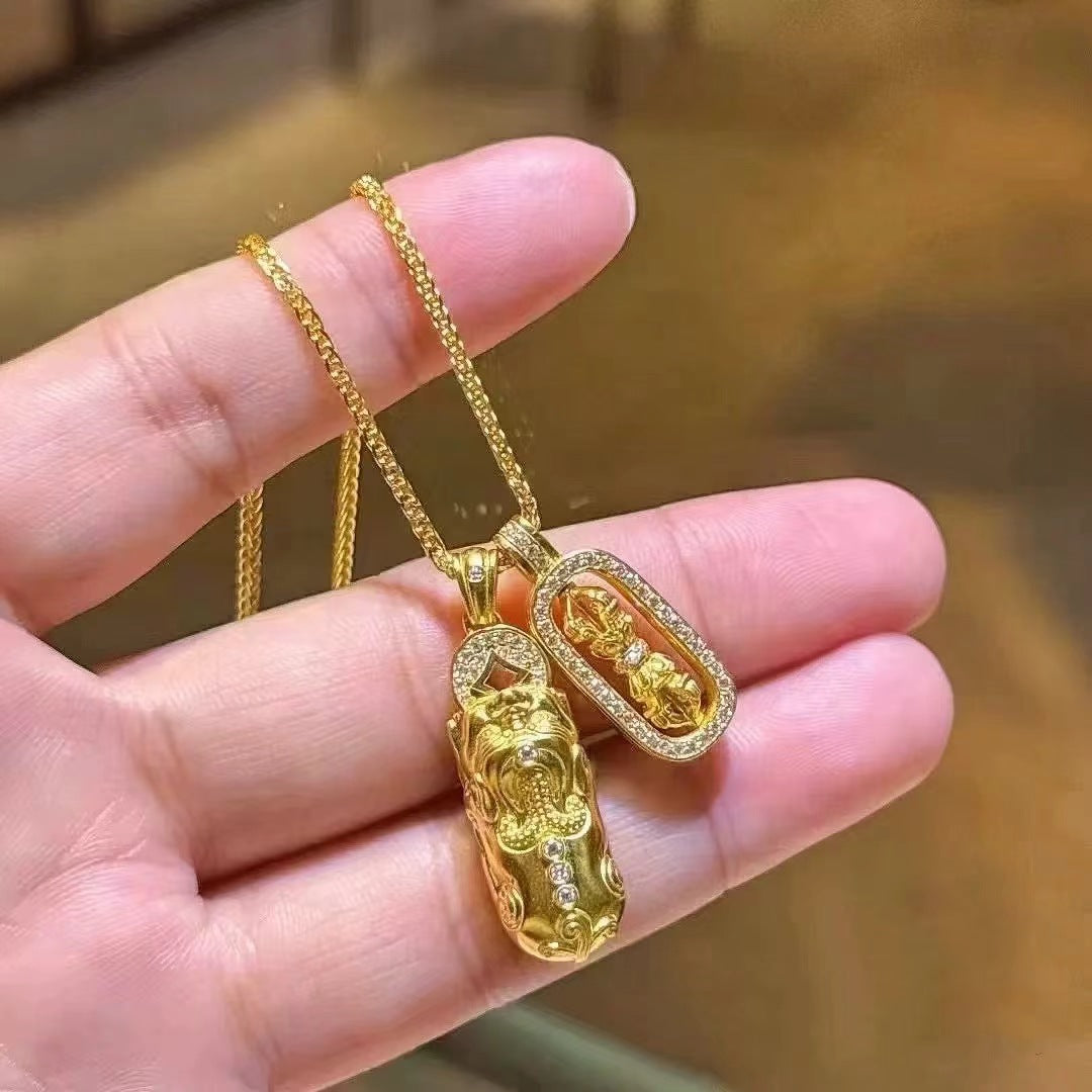 A light luxury style collarbone chain  2025081306