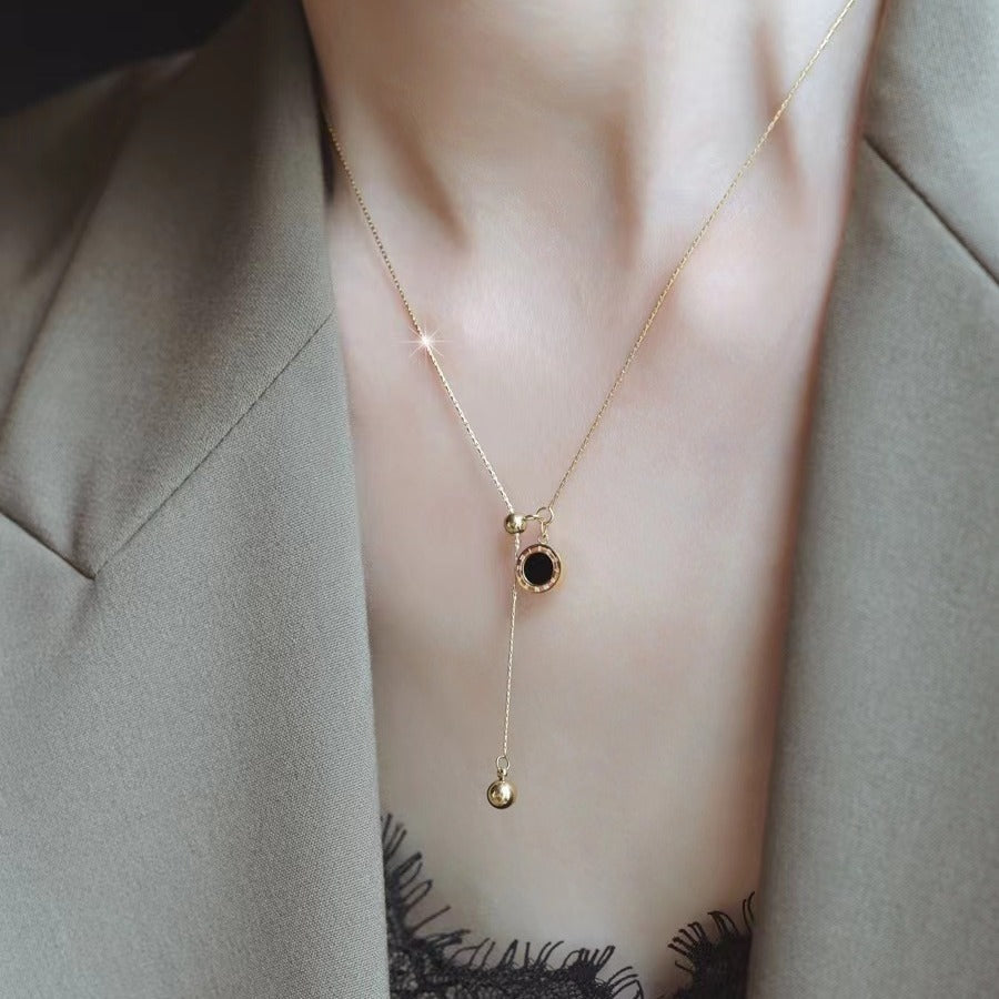 Black and white shell necklace 2025081109