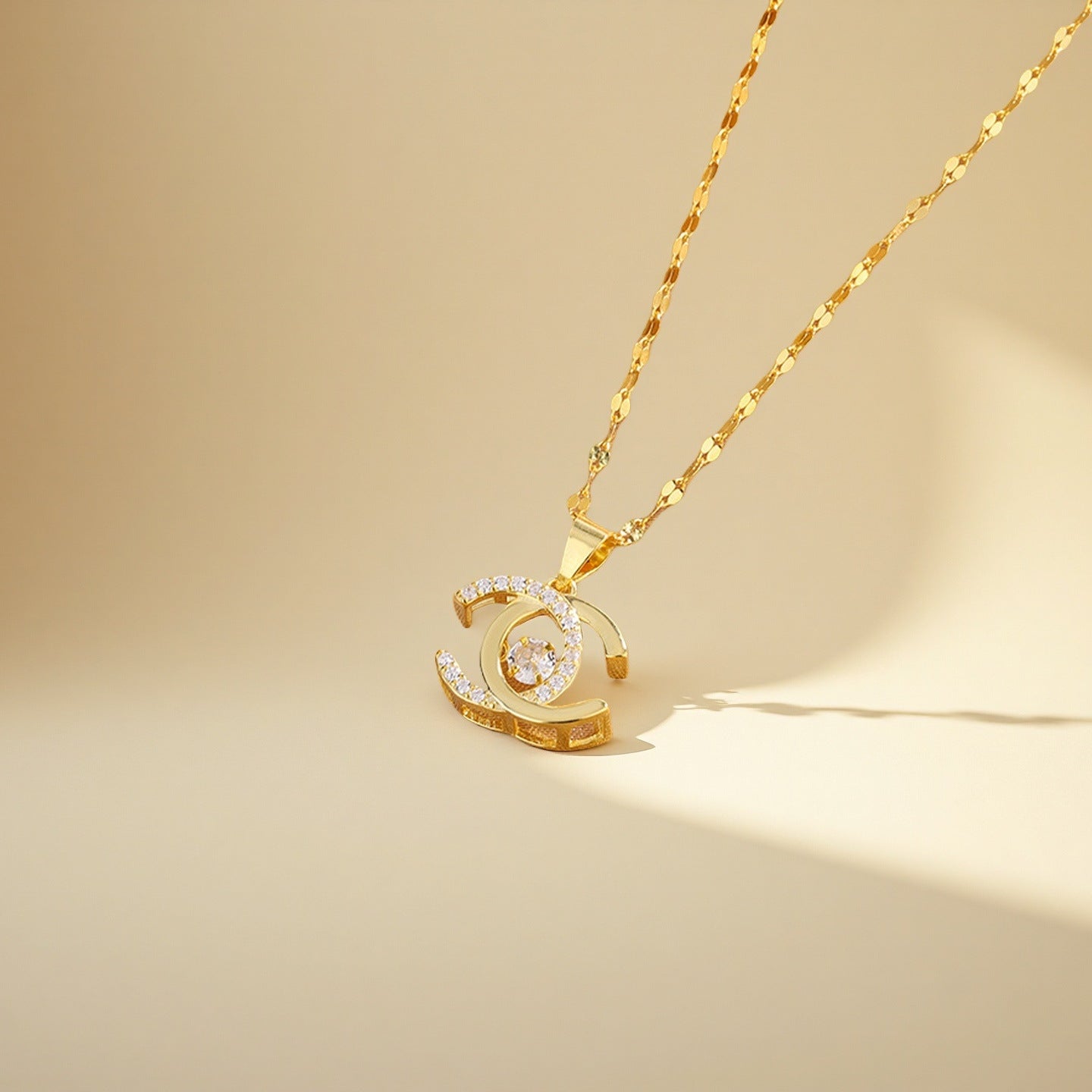 Elegant double C necklace 2025081309