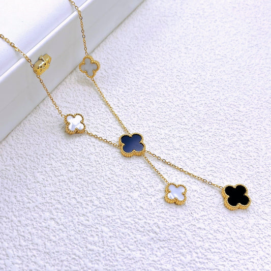 Black and white four-leaf collarbone chain 2025081206