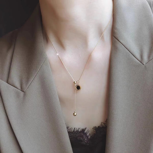 Black and white shell necklace 2025081109