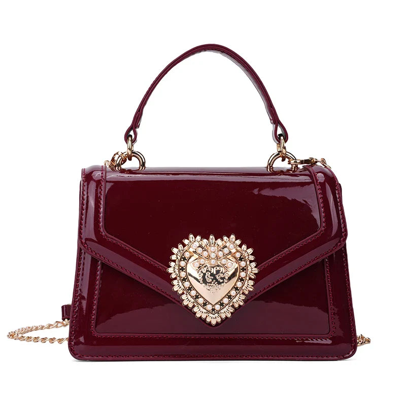 An elegant lady postman's bag 2025073002