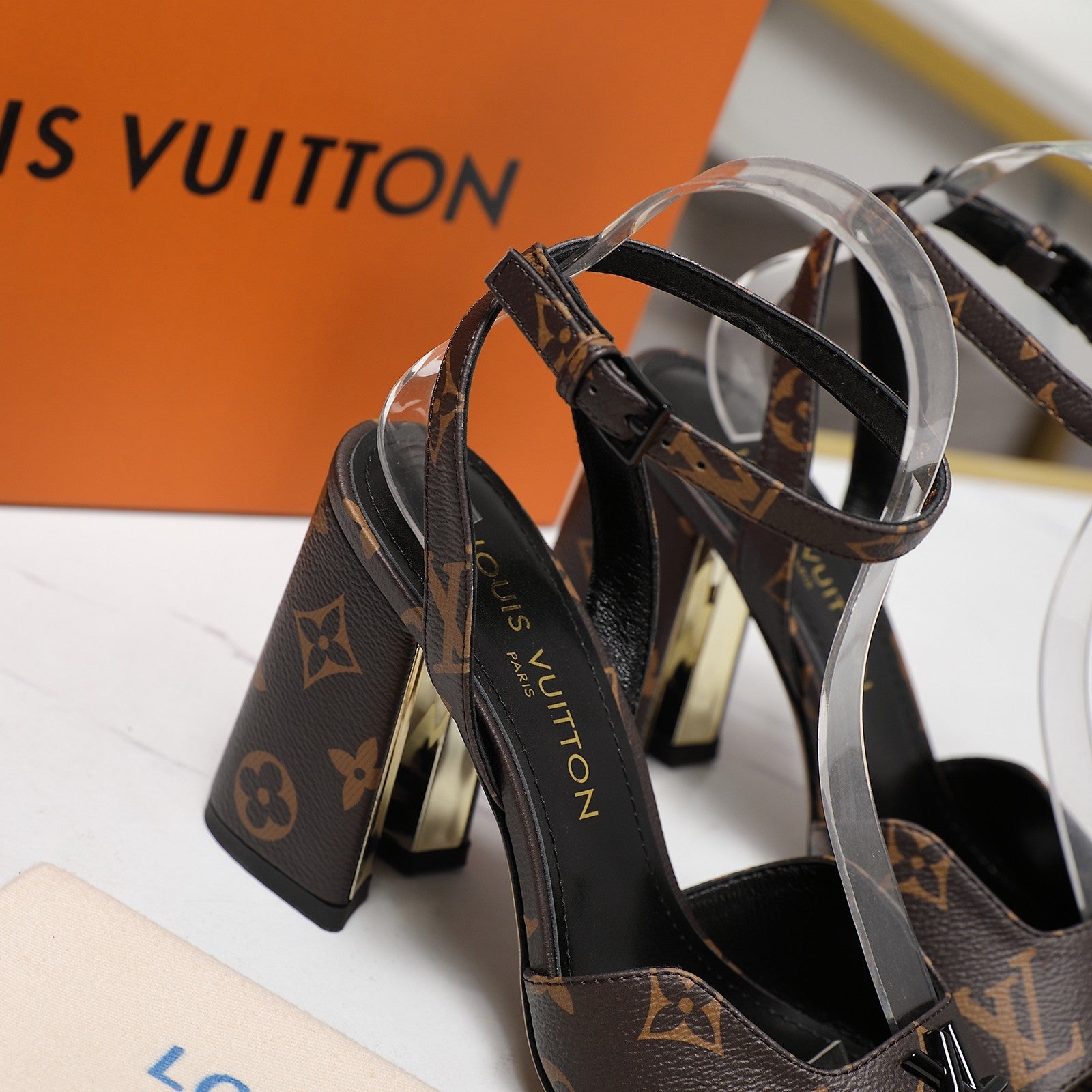 Lvv 25ss new high-heeled sandals 0725102305