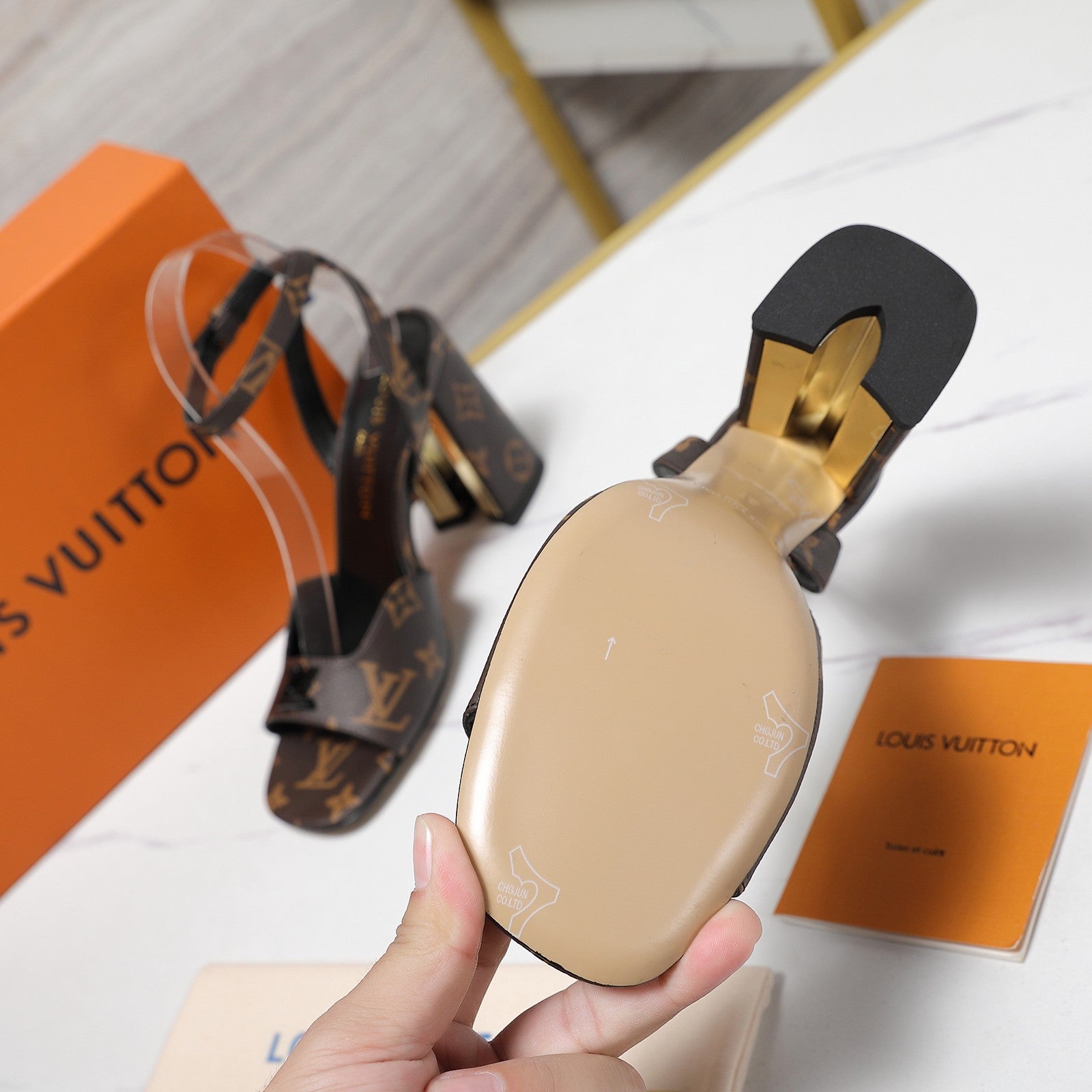 Lvv 25ss new high-heeled sandals 0725102305