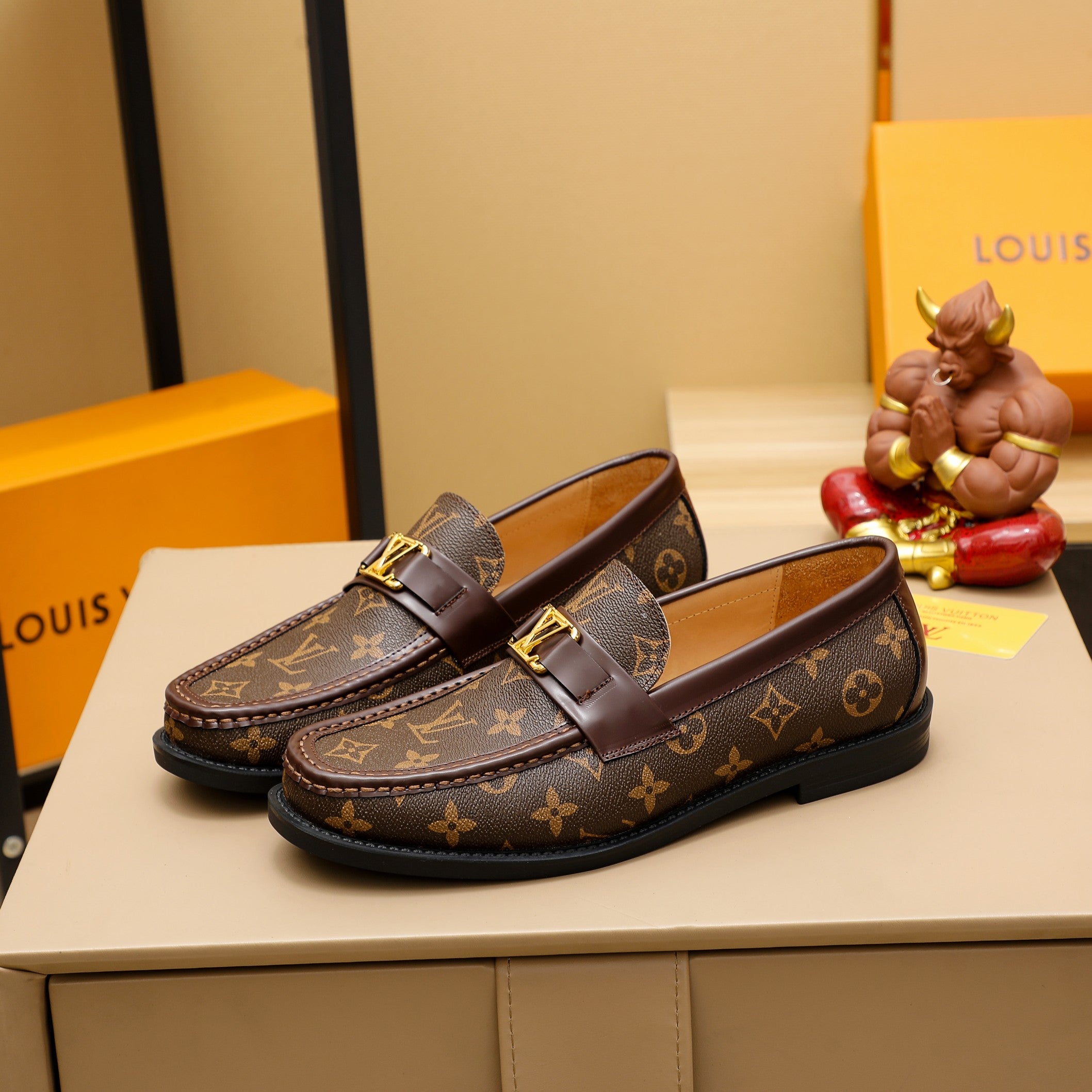 V print fashion leather shoes 0724050603