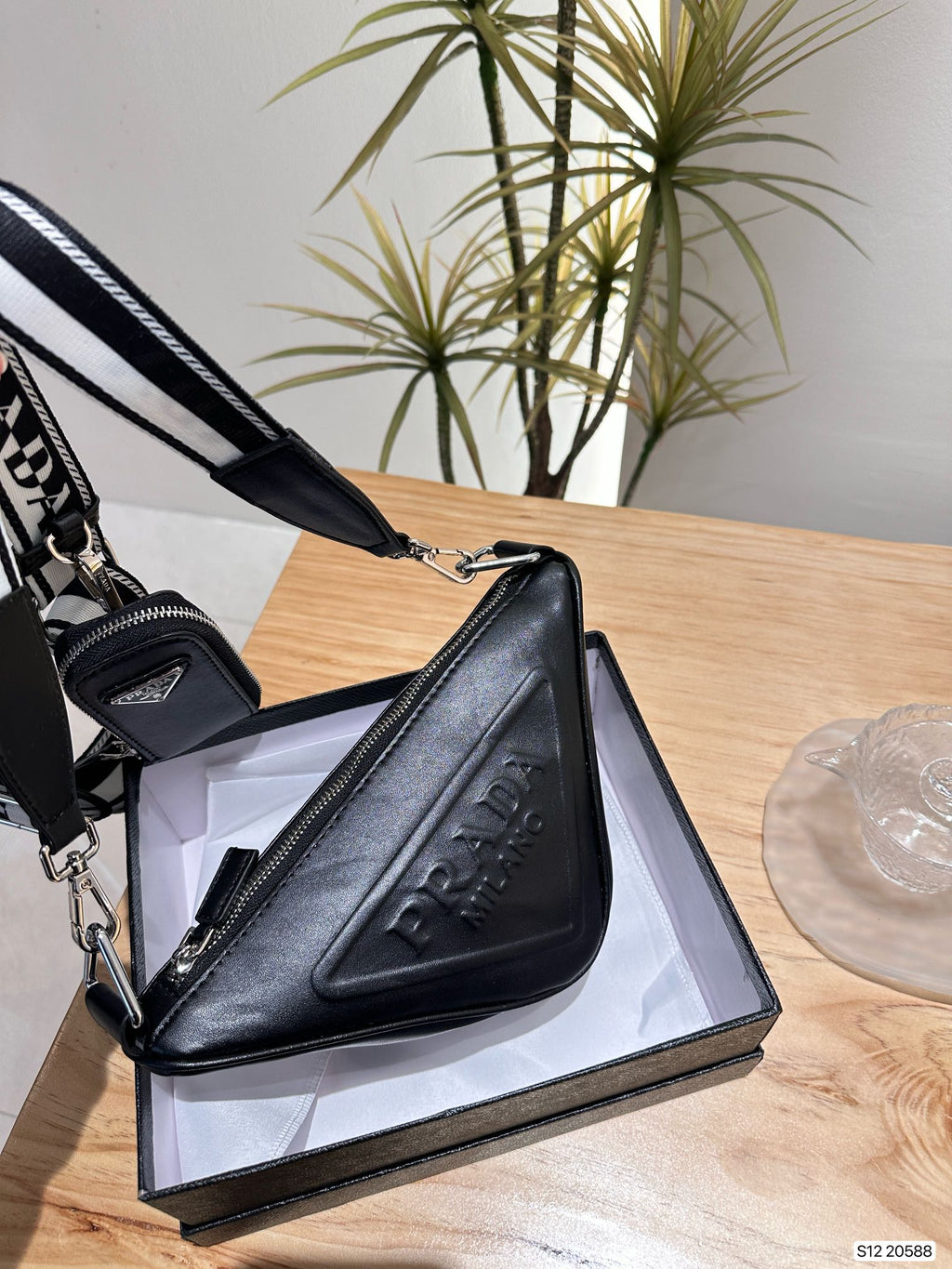 PRD fashion triangle bag 0724032002