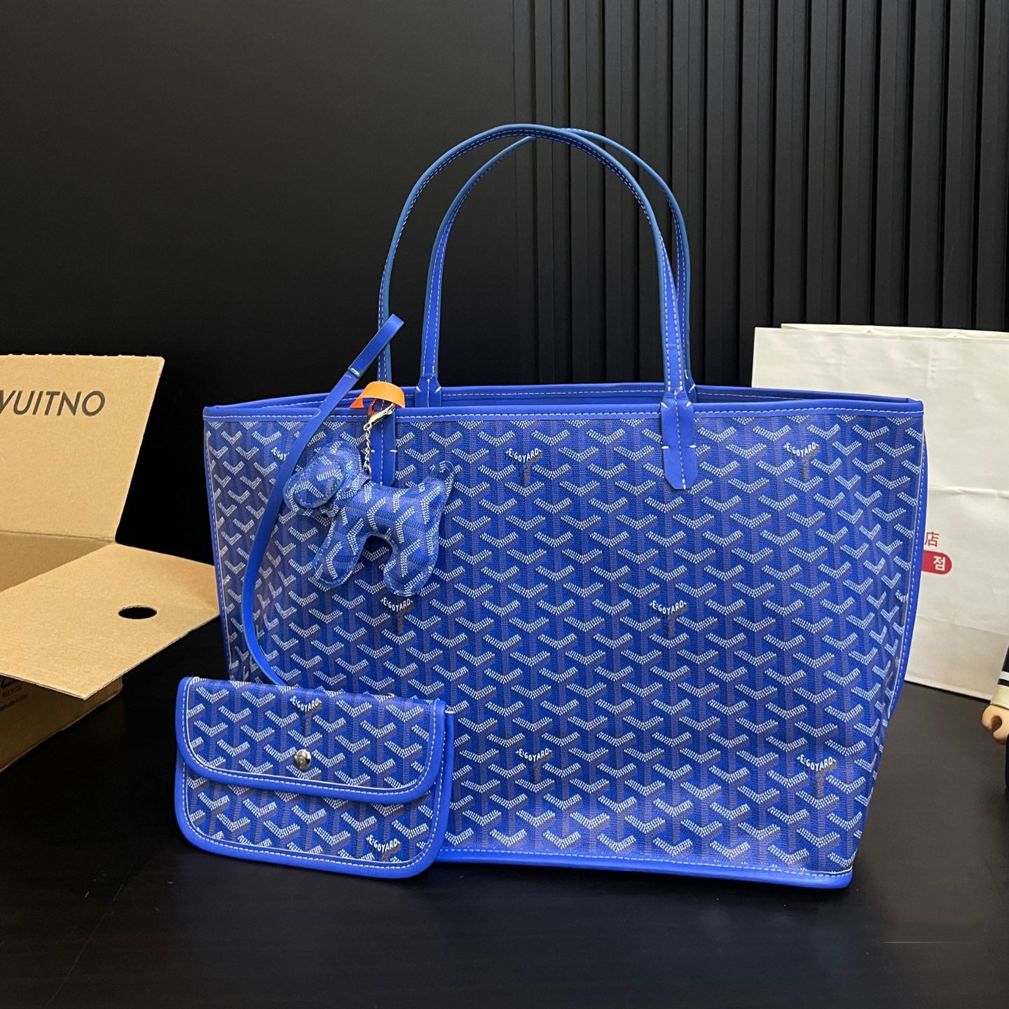 GY Classic Print Shopping Tote 1024052902