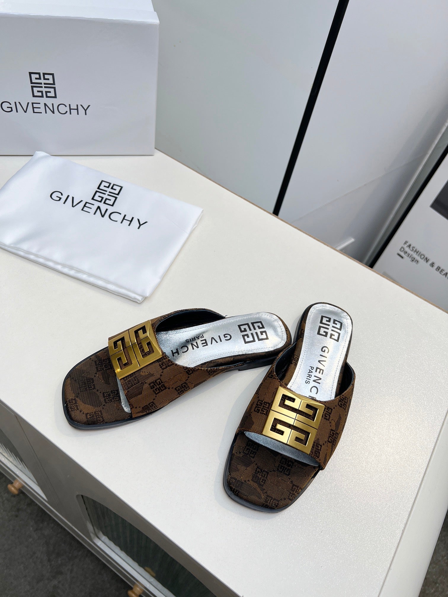 GCY open toe flat slippers 0725031802