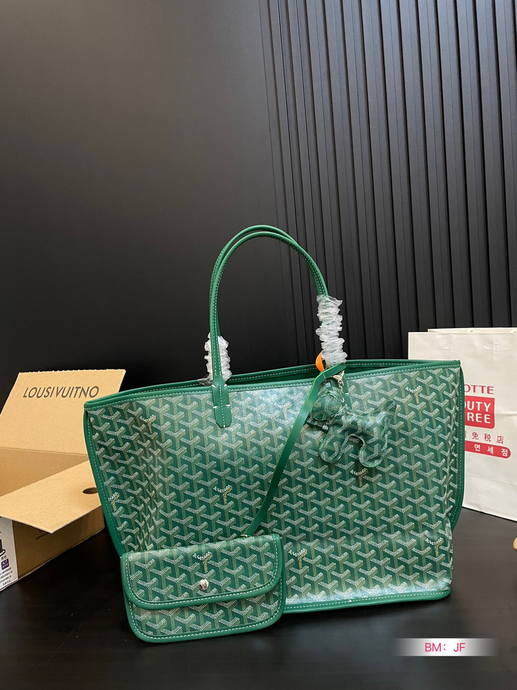 GY Classic Print Shopping Tote 1024052902