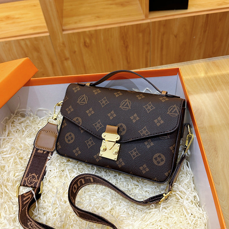 Fashionable minimalist shopping bags 2025073118