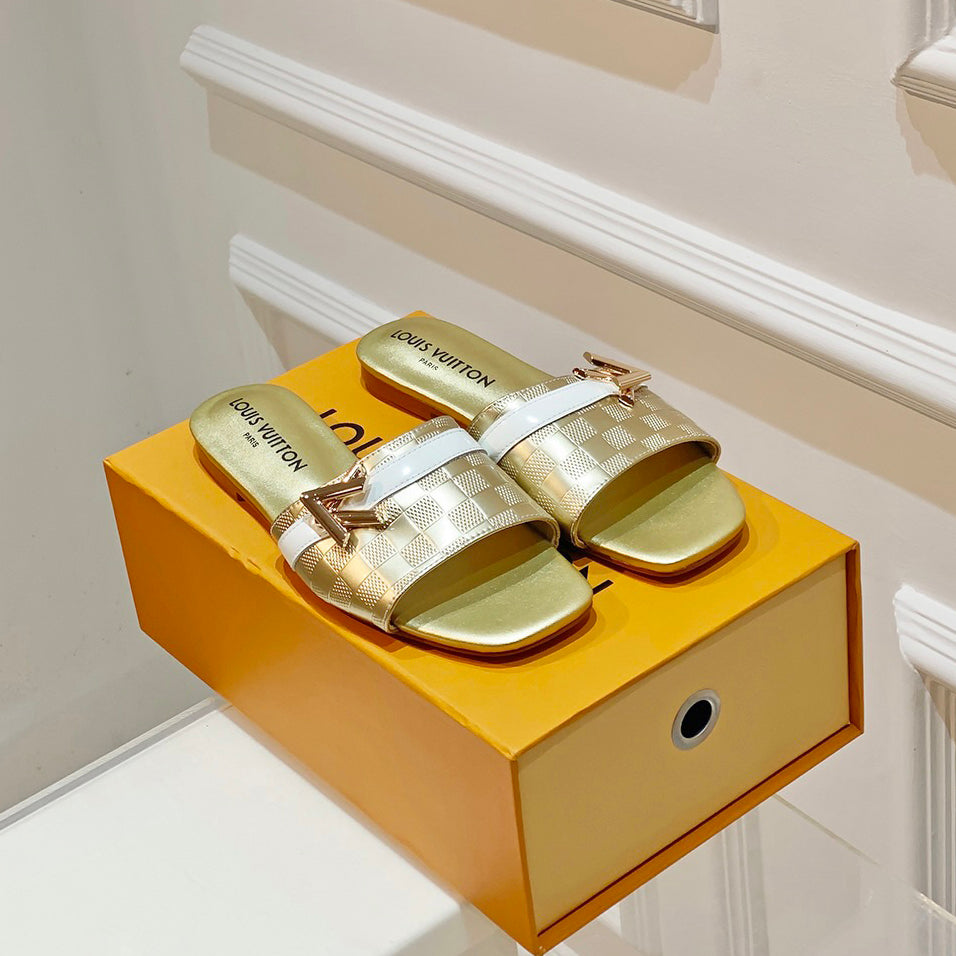 Stylish patent leather flat slippers 1824041113