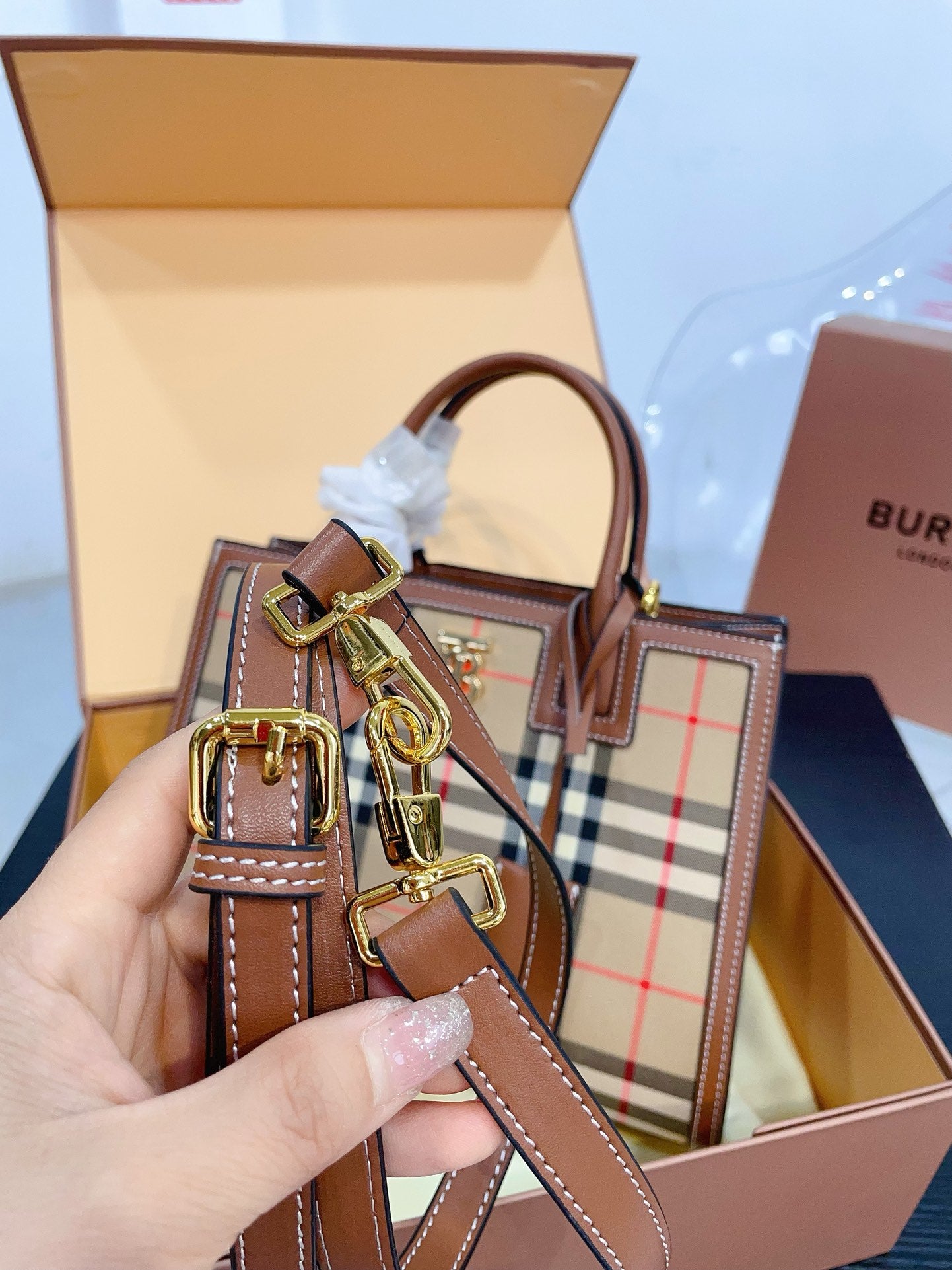 BBR feminine and elegant handbag 0724061203