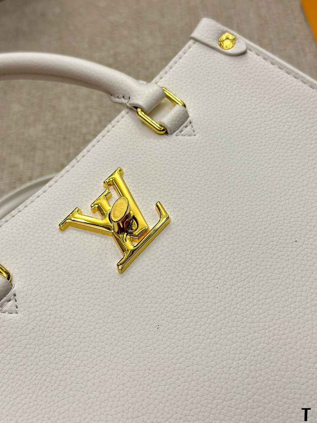 V Fashion LOCK & GO Handbag 0724061304