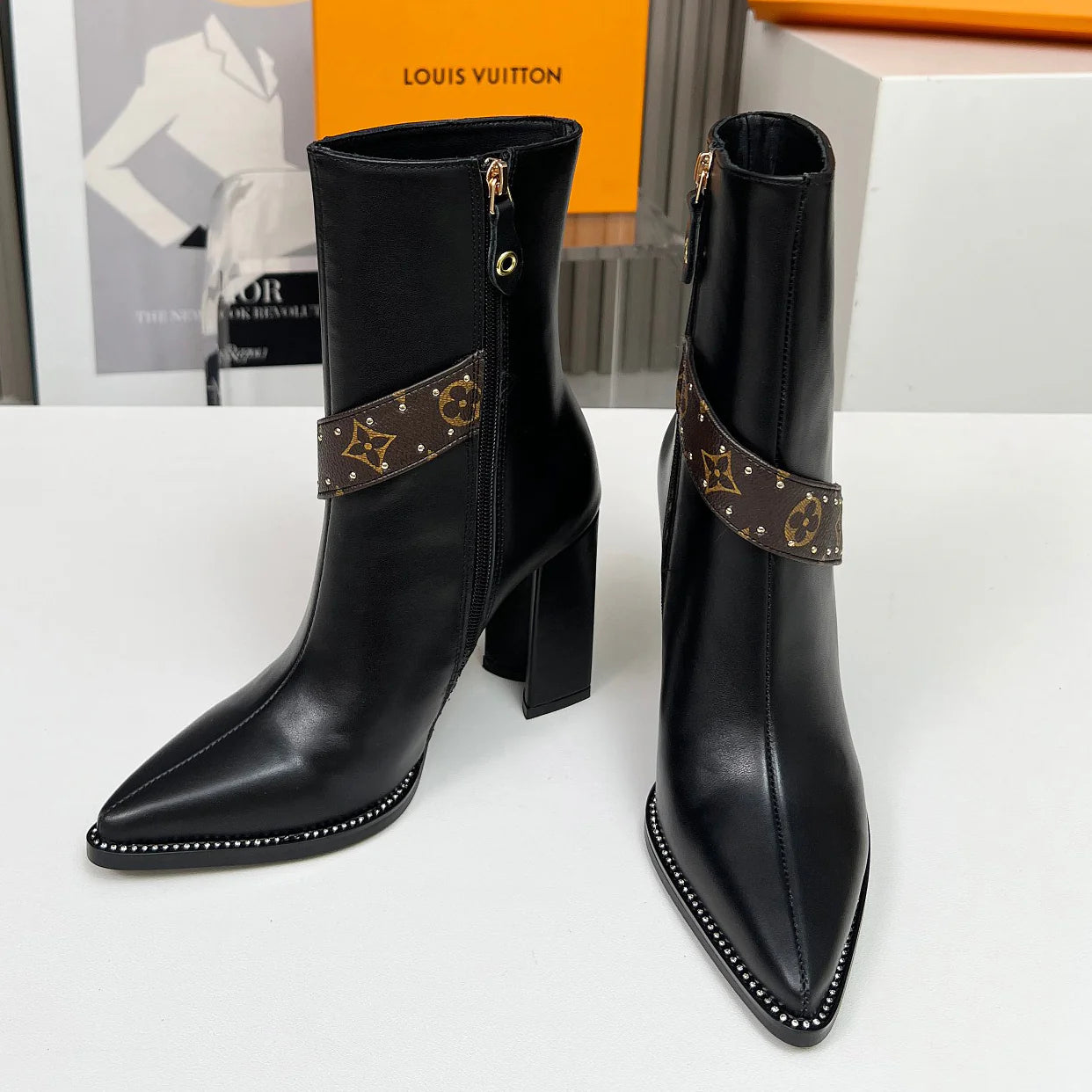 L-Pointed Toe Ankle Boots 1025102427